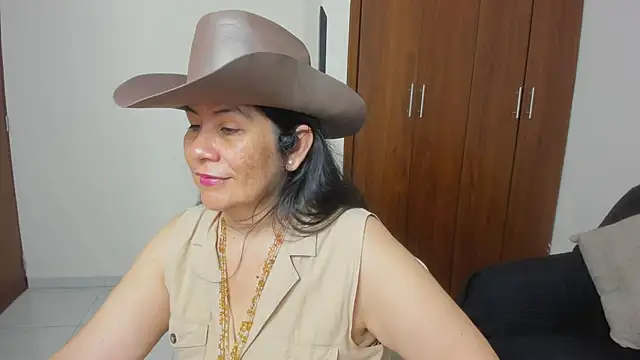 kiraGeiner online show from May 2026 01:14:02 AM