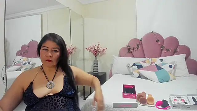 Snapshot of kiraGeiner chatting on February 2026 07:03:01 PM kiraGeiner online show from February 2026 07:03:01 PM