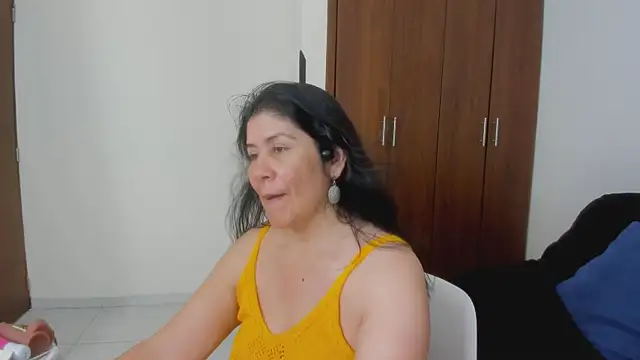 Snapshot of kiraGeiner chatting on June 2026 01:04:01 AM kiraGeiner online show from June 2026 01:04:01 AM
