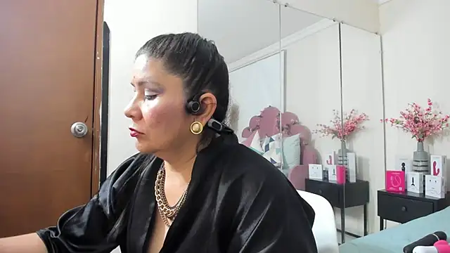 Snapshot of kiraGeiner chatting on January 2026 08:01:02 PM kiraGeiner online show from January 2026 08:01:02 PM