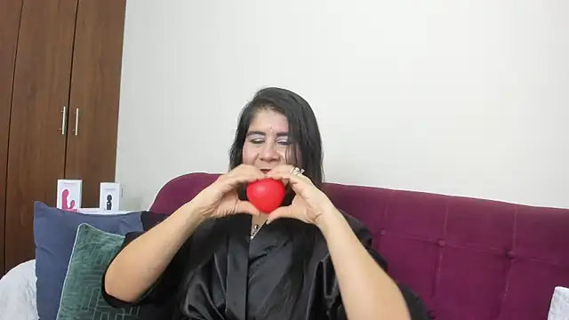 Snapshot of kiraGeiner chatting on December 2025 03:11:05 AM kiraGeiner online show from December 2025 03:11:05 AM