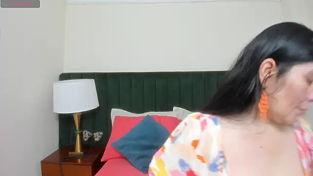 kiraGeiner online show from October 2025 09:30:02 AM