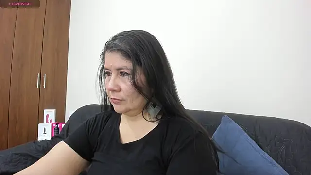 kiraGeiner online show from November 2025 01:05:01 AM