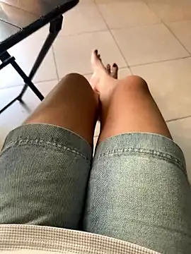 sharon-Hanna online show from December 2025 01:11:01 AM