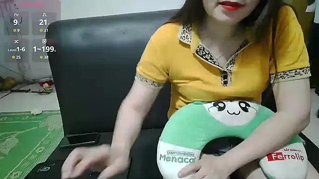 Owe chan online show from April 2026 08:39:01 PM