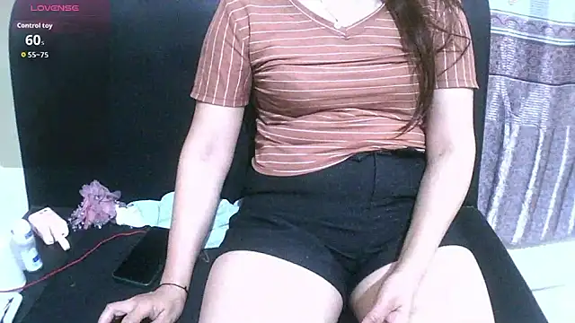 Owe chan online show from May 2026 07:34:01 PM