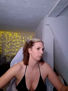 Snapshot of SexyJulia21 chatting on February 2025 11:50:02 AM SexyJulia21 online show from February 2025 11:50:02 AM