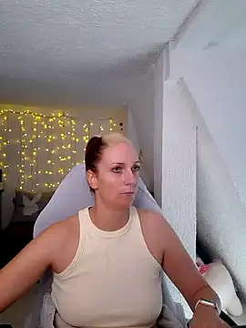 Snapshot of SexyJulia21 chatting on March 2025 09:40:02 AM SexyJulia21 online show from March 2025 09:40:02 AM