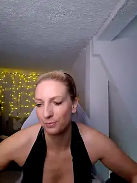 Snapshot of SexyJulia21 chatting on February 2025 09:09:02 AM SexyJulia21 online show from February 2025 09:09:02 AM