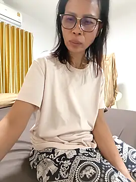 Mama Eva 1 online show from December 2025 12:33:01 AM