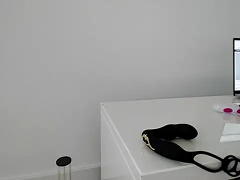 redstag00 online show from October 2025 12:58:02 PM