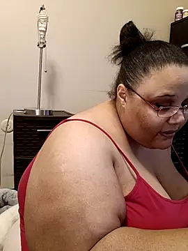 Snapshot of SexyBBW10790 chatting on October 2025 11:06:02 PM SexyBBW10790 online show from October 2025 11:06:02 PM