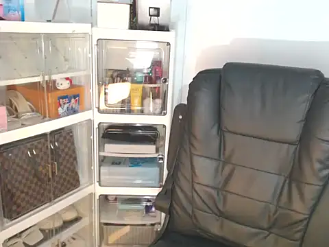 Snapshot of skinny_gracie chatting on July 2026 11:27:01 PM skinny gracie online show from July 2026 11:27:01 PM