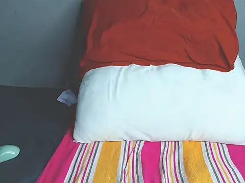 SlenderCharm98 online show from October 2025 07:55:02 PM