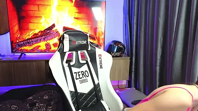 laxyflaxyy online show from November 2025 02:04:02 AM