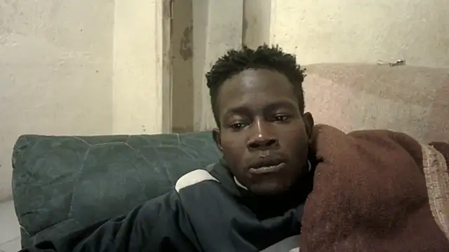 Snapshot of FeeingSplicing chatting on November 2025 10:21:01 PM FeeingSplicing online show from November 2025 10:21:01 PM