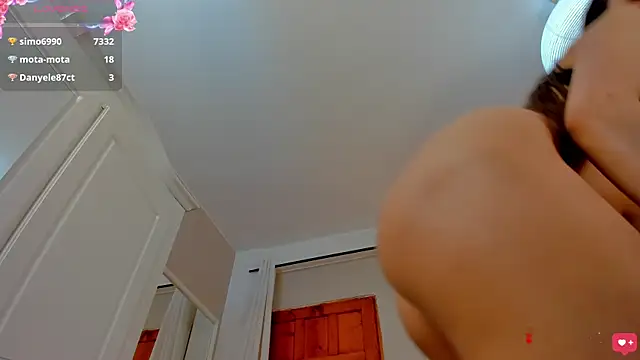 Anyssia online show from April 2026 09:20:01 PM