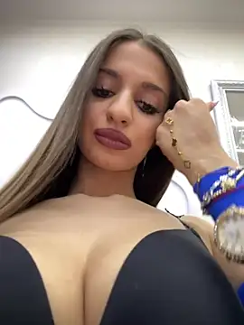 Anyssia online show from April 2026 06:21:02 PM