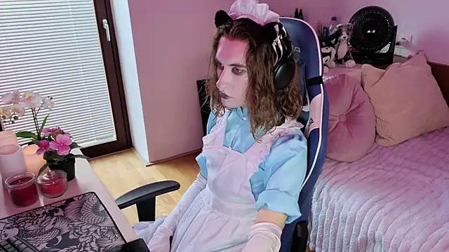 Snapshot of whitekittenenergy chatting on September 2025 01:38:02 PM whitekittenenergy online show from September 2025 01:38:02 PM