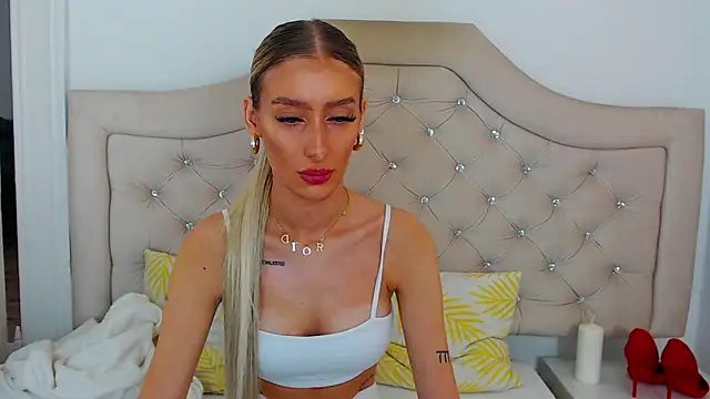 Snapshot of NatalieSensual chatting on November 2025 09:24:02 AM NatalieSensual online show from November 2025 09:24:02 AM