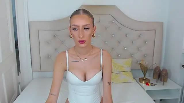 Snapshot of NatalieSensual chatting on June 2026 09:04:01 AM NatalieSensual online show from June 2026 09:04:01 AM