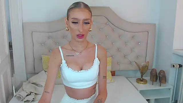 Snapshot of NatalieSensual chatting on June 2026 09:21:02 AM NatalieSensual online show from June 2026 09:21:02 AM