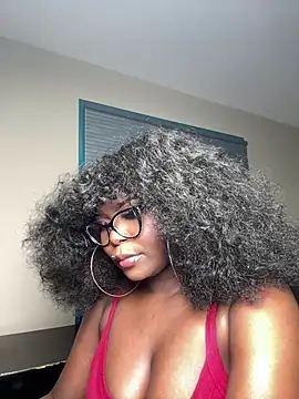 WomanNextdoor1 online show from February 2026 05:05:01 AM