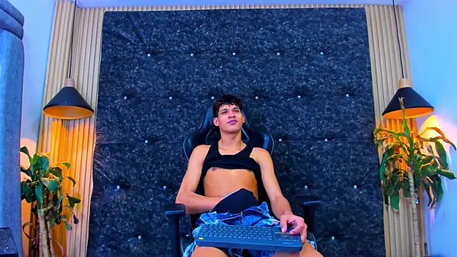 Snapshot of Stronger_sexy chatting on October 2025 09:07:02 PM Stronger sexy online show from October 2025 09:07:02 PM