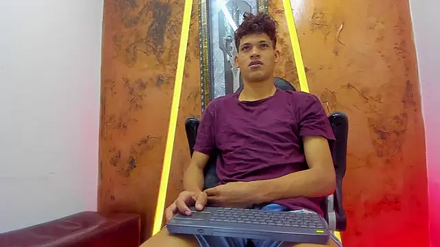 Snapshot of Stronger_sexy chatting on September 2025 11:56:01 AM Stronger sexy online show from September 2025 11:56:01 AM