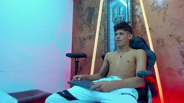 Snapshot of Stronger_sexy chatting on September 2025 12:16:02 PM Stronger sexy online show from September 2025 12:16:02 PM