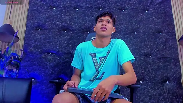 Snapshot of Stronger_sexy chatting on September 2025 07:54:02 PM Stronger sexy online show from September 2025 07:54:02 PM