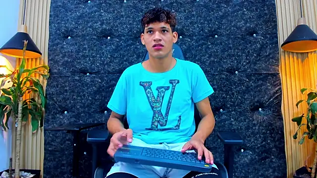 Snapshot of Stronger_sexy chatting on September 2025 07:20:01 PM Stronger sexy online show from September 2025 07:20:01 PM