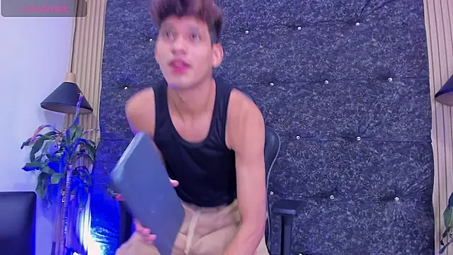 Snapshot of Stronger_sexy chatting on September 2025 08:26:01 PM Stronger sexy online show from September 2025 08:26:01 PM