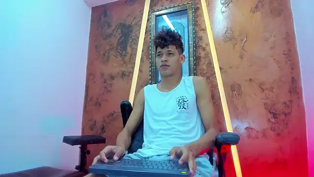 Snapshot of Stronger_sexy chatting on September 2025 12:49:02 PM Stronger sexy online show from September 2025 12:49:02 PM