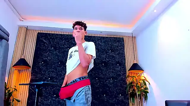 Snapshot of Stronger_sexy chatting on October 2025 03:40:02 AM Stronger sexy online show from October 2025 03:40:02 AM