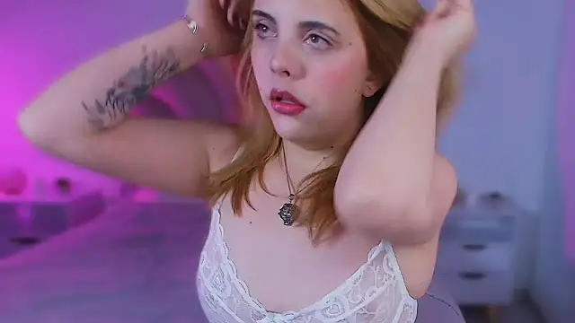 MiaColucci18 online show from February 2026 11:20:02 AM