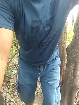Snapshot of Aeroxx chatting on April 2026 11:28:02 AM Aeroxx online show from April 2026 11:28:02 AM