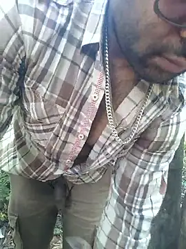 Snapshot of Aeroxx chatting on May 2026 04:38:01 AM Aeroxx online show from May 2026 04:38:01 AM