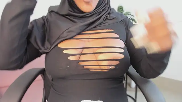 Snapshot of yasmin_elite chatting on December 2025 11:10:01 AM yasmin elite online show from December 2025 11:10:01 AM