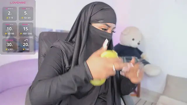 Snapshot of yasmin_elite chatting on February 2026 10:45:02 AM yasmin elite online show from February 2026 10:45:02 AM