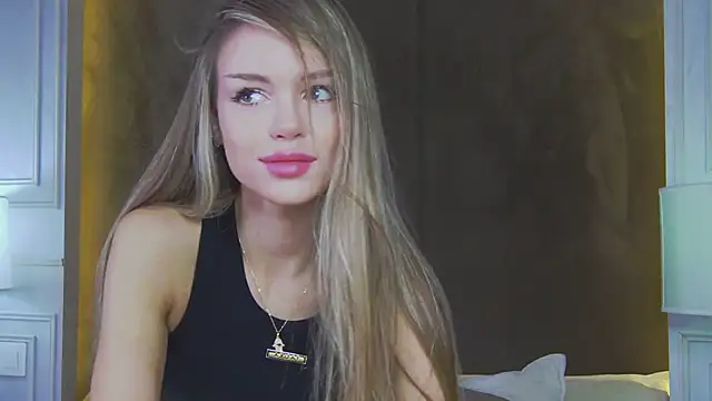 Snapshot of MarilynNova chatting on June 2026 05:40:01 AM MarilynNova online show from June 2026 05:40:01 AM