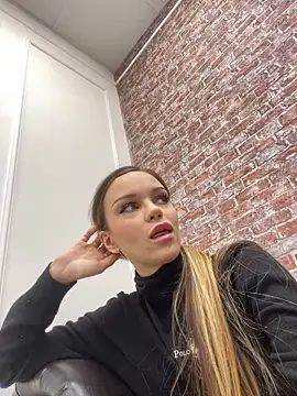 MarilynNova online show from December 2025 04:14:01 AM