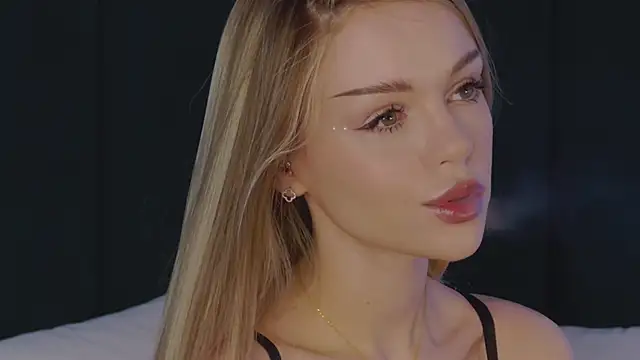 MarilynNova online show from April 2026 04:40:01 AM