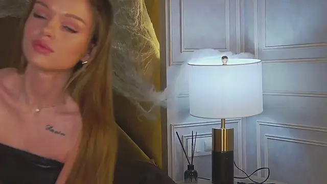 MarilynNova online show from October 2025 04:42:01 AM