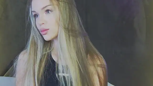 Snapshot of MarilynNova chatting on June 2026 04:29:02 AM MarilynNova online show from June 2026 04:29:02 AM