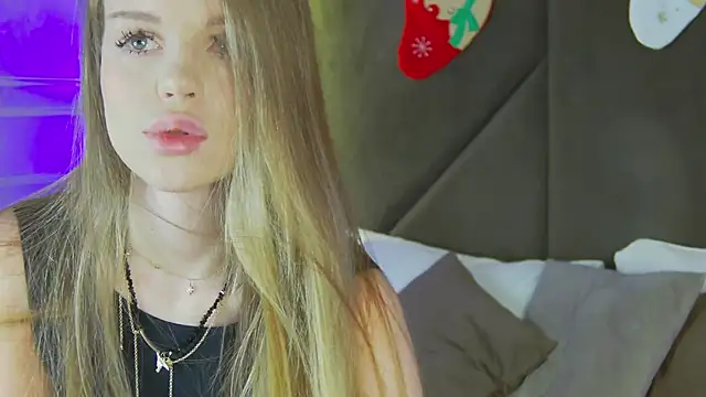 MarilynNova online show from December 2025 04:18:02 AM