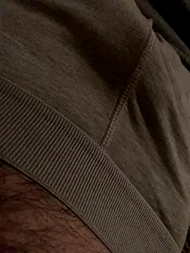 Snapshot of MuzzyFacing chatting on November 2025 10:21:01 PM MuzzyFacing online show from November 2025 10:21:01 PM