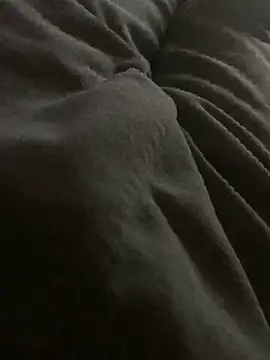 Snapshot of MuzzyFacing chatting on November 2025 12:49:01 PM MuzzyFacing online show from November 2025 12:49:01 PM