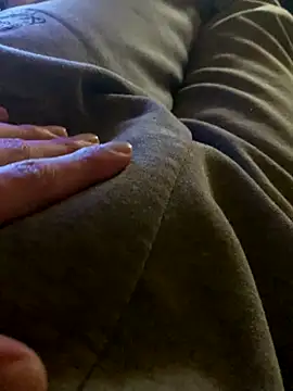 Snapshot of MuzzyFacing chatting on November 2025 09:21:02 AM MuzzyFacing online show from November 2025 09:21:02 AM