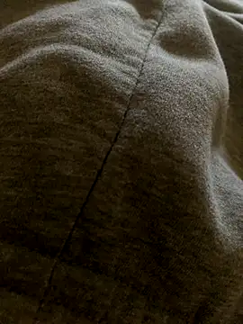 Snapshot of MuzzyFacing chatting on November 2025 12:04:02 PM MuzzyFacing online show from November 2025 12:04:02 PM